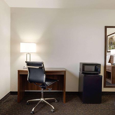 Travelodge By Wyndham Vaughn Zewnętrze zdjęcie