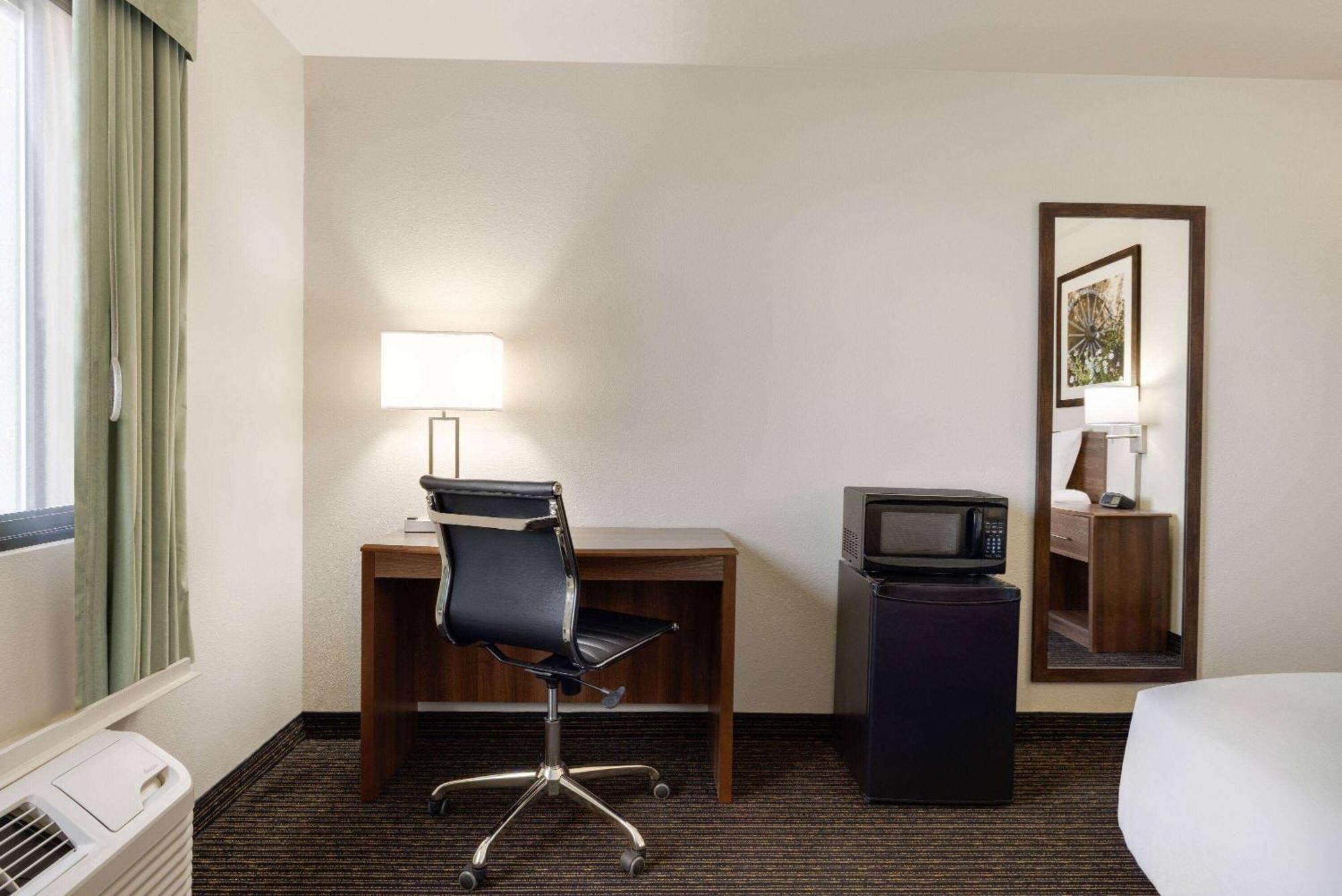 Travelodge By Wyndham Vaughn Zewnętrze zdjęcie
